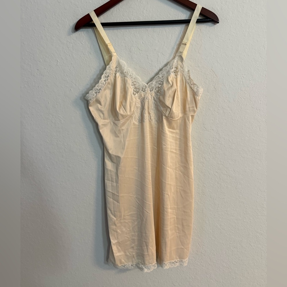 Vintage Union Made Cream Baronet Lingerie Full Dress Nylon Slip 36 Short Lace